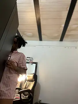 Laura fernandezII online show from January 2025 02:15:01 AM