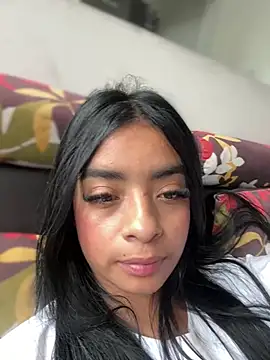 Laura fernandezII online show from February 2025 05:40:01 PM