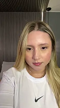 Snapshot of MiaPetit_ chatting on December 2025 08:50:02 PM MiaPetit online show from December 2025 08:50:02 PM