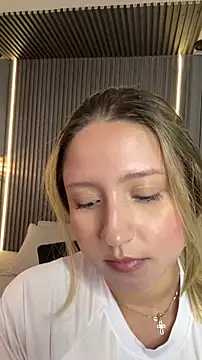 Snapshot of MiaPetit_ chatting on December 2025 08:38:01 PM MiaPetit online show from December 2025 08:38:01 PM