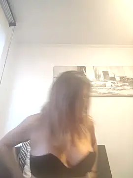 Latiinvenushot online show from November 2025 09:02:02 PM