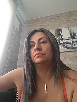 Latiinvenushot online show from May 2026 03:40:01 PM
