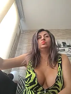 Latiinvenushot online show from May 2026 02:02:02 PM
