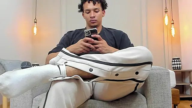 Dominick star online show from February 2025 10:08:02 AM