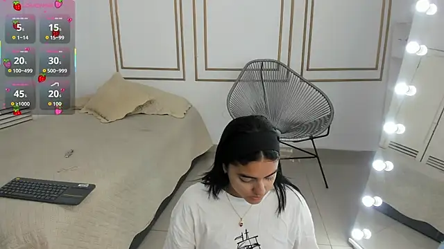 Snapshot of natalia_aguirre1 chatting on September 2025 12:18:01 PM natalia aguirre1 online show from September 2025 12:18:01 PM