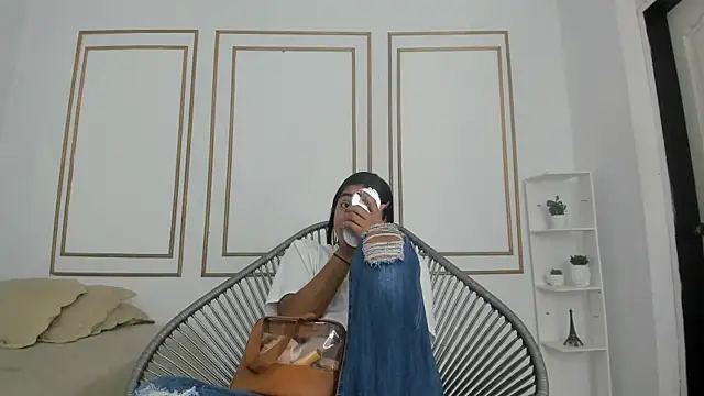 Snapshot of natalia_aguirre1 chatting on September 2025 12:21:02 PM natalia aguirre1 online show from September 2025 12:21:02 PM