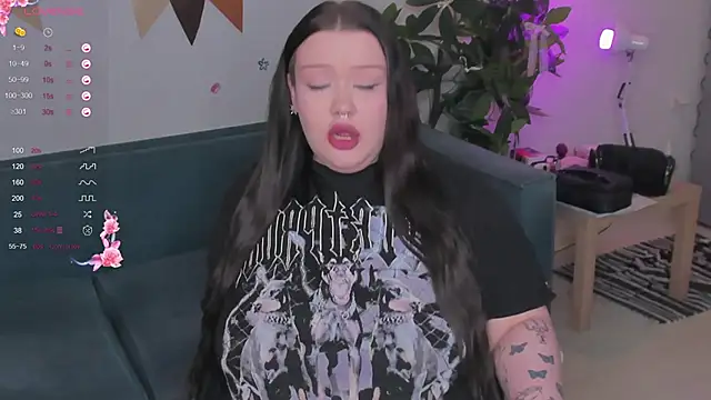 LilyBelll online show from November 2025 08:09:01 PM