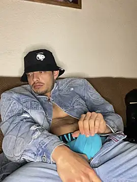 Snapshot of canochvz chatting on April 2026 09:17:01 AM canochvz online show from April 2026 09:17:01 AM