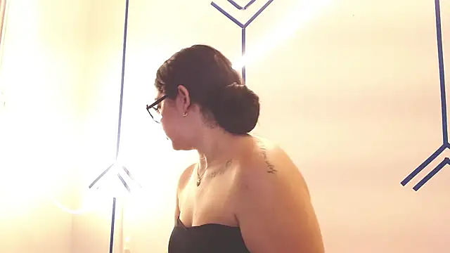 EsmeraldaSantoss online show from December 2024 01:01:02 PM