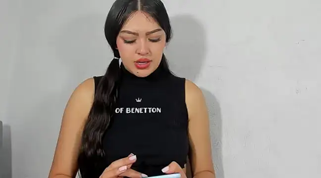 Snapshot of Sweet-Sophiee chatting on January 2025 06:17:01 PM Sweet-Sophiee online show from January 2025 06:17:01 PM