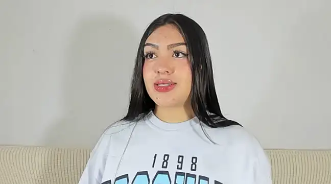 Snapshot of Sweet-Sophiee chatting on January 2025 02:51:02 PM Sweet-Sophiee online show from January 2025 02:51:02 PM