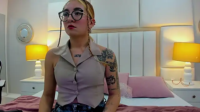 Snapshot of AmbarSantany chatting on February 2025 08:38:02 PM AmbarSantany online show from February 2025 08:38:02 PM