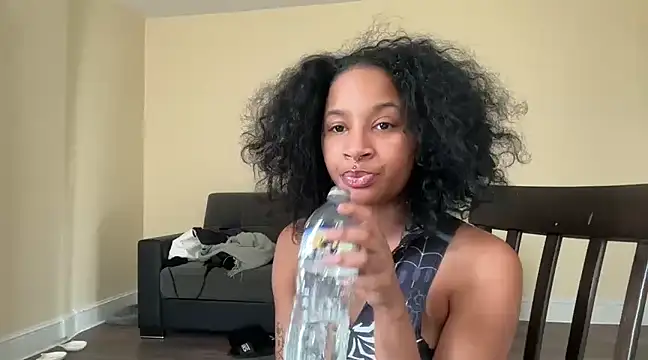 Snapshot of shandiloveslemonss chatting on December 2024 05:14:02 PM shandiloveslemonss online show from December 2024 05:14:02 PM