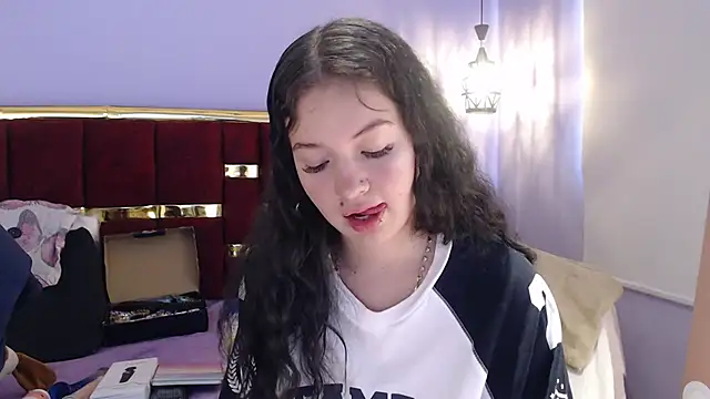 Snapshot of lilimini032 chatting on December 2025 07:33:02 PM lilimini032 online show from December 2025 07:33:02 PM