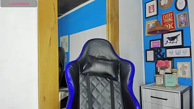 Snapshot of Drake_Nassir4 chatting on October 2025 09:13:01 PM Drake Nassir4 online show from October 2025 09:13:01 PM