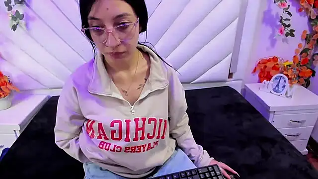 Snapshot of Katty_Queen chatting on September 2025 07:30:02 PM Katty Queen online show from September 2025 07:30:02 PM