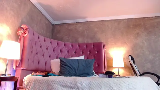 GabyPetit online show from February 2025 04:22:01 PM