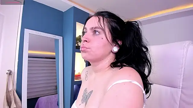 Snapshot of Lucy_Smith2 chatting on February 2025 03:34:02 AM Lucy Smith2 online show from February 2025 03:34:02 AM