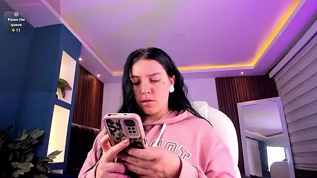 Snapshot of Lucy_Smith2 chatting on February 2025 03:42:02 AM Lucy Smith2 online show from February 2025 03:42:02 AM