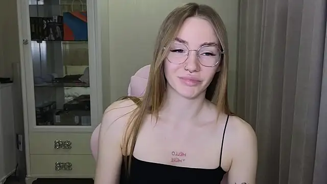 Snapshot of littlevildevil chatting on December 2024 11:44:01 AM littlevildevil online show from December 2024 11:44:01 AM