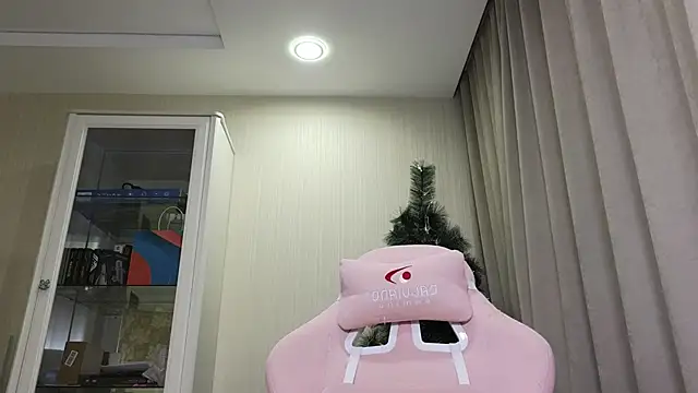 Snapshot of littlevildevil chatting on December 2024 02:43:02 PM littlevildevil online show from December 2024 02:43:02 PM