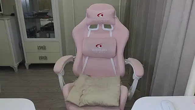 Snapshot of littlevildevil chatting on January 2025 03:06:01 PM littlevildevil online show from January 2025 03:06:01 PM