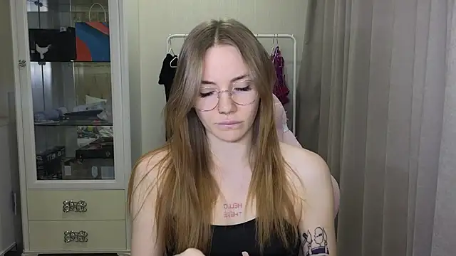 Snapshot of littlevildevil chatting on January 2025 11:10:02 AM littlevildevil online show from January 2025 11:10:02 AM