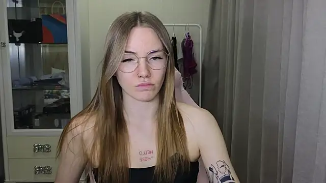 Snapshot of littlevildevil chatting on January 2025 02:13:01 PM littlevildevil online show from January 2025 02:13:01 PM