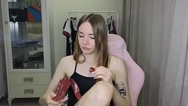 Snapshot of littlevildevil chatting on January 2025 11:17:01 AM littlevildevil online show from January 2025 11:17:01 AM