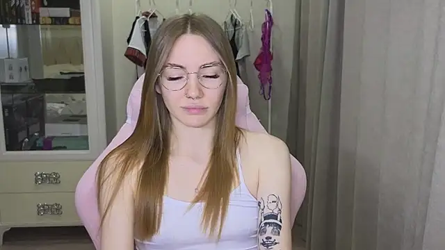 Snapshot of littlevildevil chatting on January 2025 11:17:01 AM littlevildevil online show from January 2025 11:17:01 AM