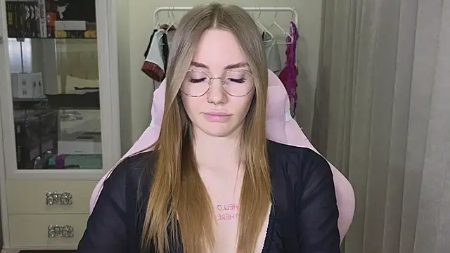 Snapshot of littlevildevil chatting on January 2025 02:32:01 PM littlevildevil online show from January 2025 02:32:01 PM