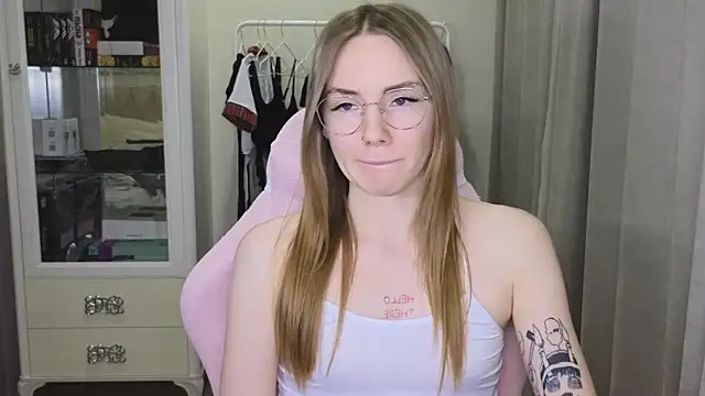 Snapshot of littlevildevil chatting on January 2025 03:08:02 PM littlevildevil online show from January 2025 03:08:02 PM