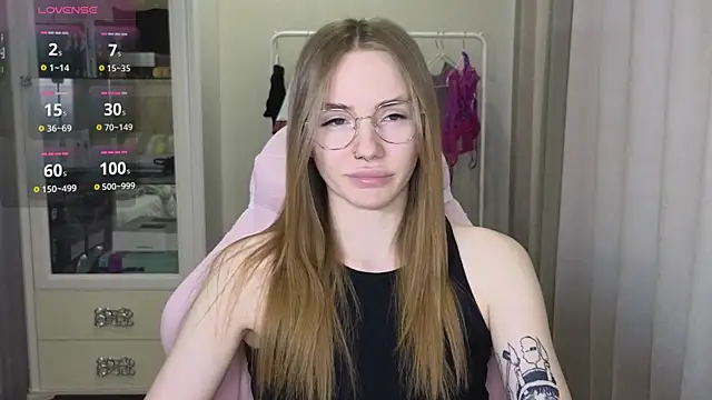 Snapshot of littlevildevil chatting on February 2025 08:42:01 AM littlevildevil online show from February 2025 08:42:01 AM