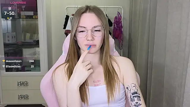 Snapshot of littlevildevil chatting on February 2025 03:40:01 PM littlevildevil online show from February 2025 03:40:01 PM