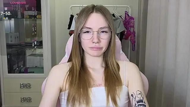 Snapshot of littlevildevil chatting on February 2025 09:30:02 AM littlevildevil online show from February 2025 09:30:02 AM