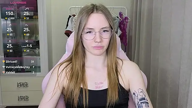 Snapshot of littlevildevil chatting on February 2025 02:13:02 PM littlevildevil online show from February 2025 02:13:02 PM