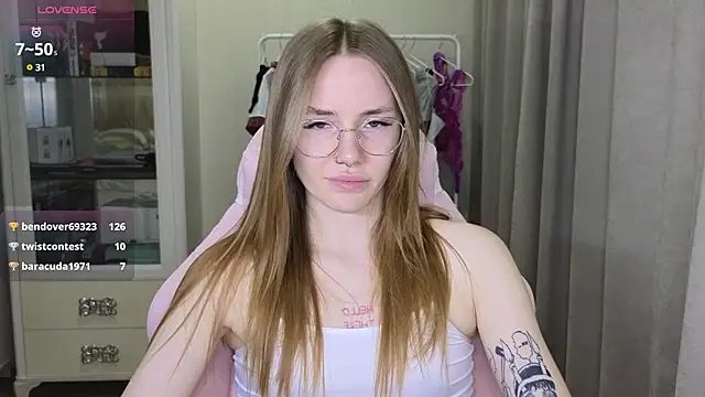 Snapshot of littlevildevil chatting on February 2025 02:48:02 PM littlevildevil online show from February 2025 02:48:02 PM