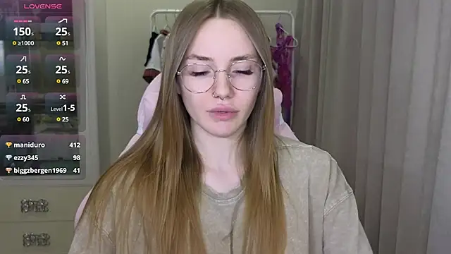 Snapshot of littlevildevil chatting on February 2025 01:24:01 PM littlevildevil online show from February 2025 01:24:01 PM