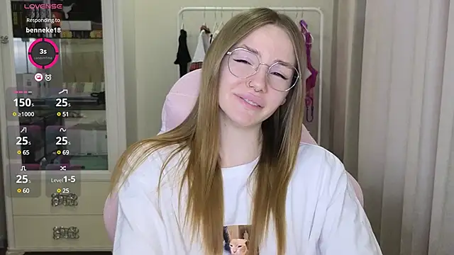 Snapshot of littlevildevil chatting on February 2025 11:08:02 AM littlevildevil online show from February 2025 11:08:02 AM