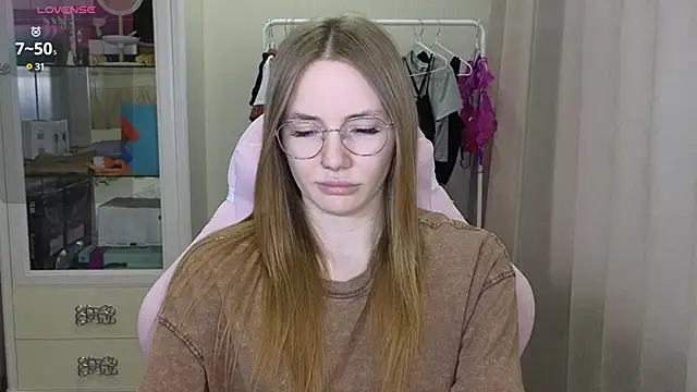 Snapshot of littlevildevil chatting on March 2025 11:17:01 AM littlevildevil online show from March 2025 11:17:01 AM