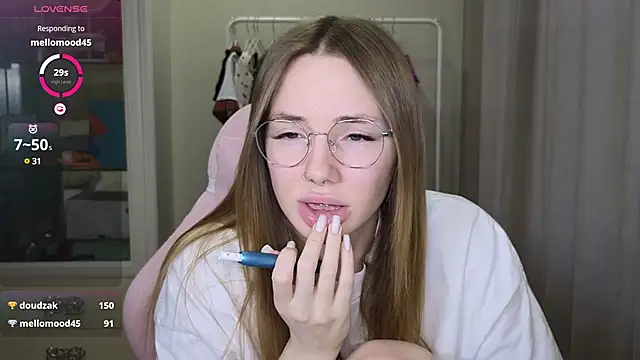 Snapshot of littlevildevil chatting on March 2025 11:18:02 AM littlevildevil online show from March 2025 11:18:02 AM