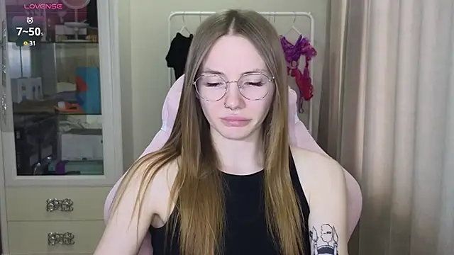 Snapshot of littlevildevil chatting on March 2025 12:09:02 PM littlevildevil online show from March 2025 12:09:02 PM