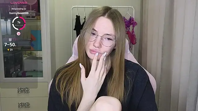 Snapshot of littlevildevil chatting on March 2025 11:10:02 AM littlevildevil online show from March 2025 11:10:02 AM