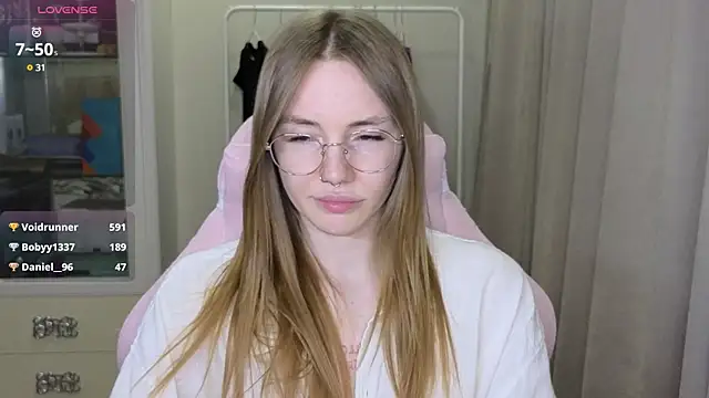 Snapshot of littlevildevil chatting on March 2025 02:19:01 PM littlevildevil online show from March 2025 02:19:01 PM