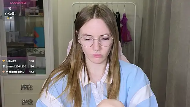 Snapshot of littlevildevil chatting on March 2025 02:55:02 PM littlevildevil online show from March 2025 02:55:02 PM