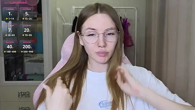 Snapshot of littlevildevil chatting on March 2025 11:06:01 AM littlevildevil online show from March 2025 11:06:01 AM