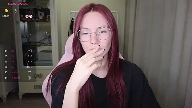 Snapshot of littlevildevil chatting on September 2025 11:09:01 AM littlevildevil online show from September 2025 11:09:01 AM