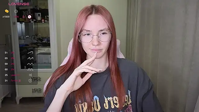 Snapshot of littlevildevil chatting on October 2025 10:40:02 AM littlevildevil online show from October 2025 10:40:02 AM