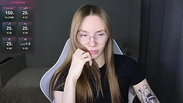 Snapshot of littlevildevil chatting on February 2026 11:03:02 AM littlevildevil online show from February 2026 11:03:02 AM