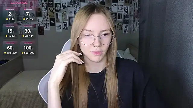 Snapshot of littlevildevil chatting on February 2026 10:56:02 AM littlevildevil online show from February 2026 10:56:02 AM